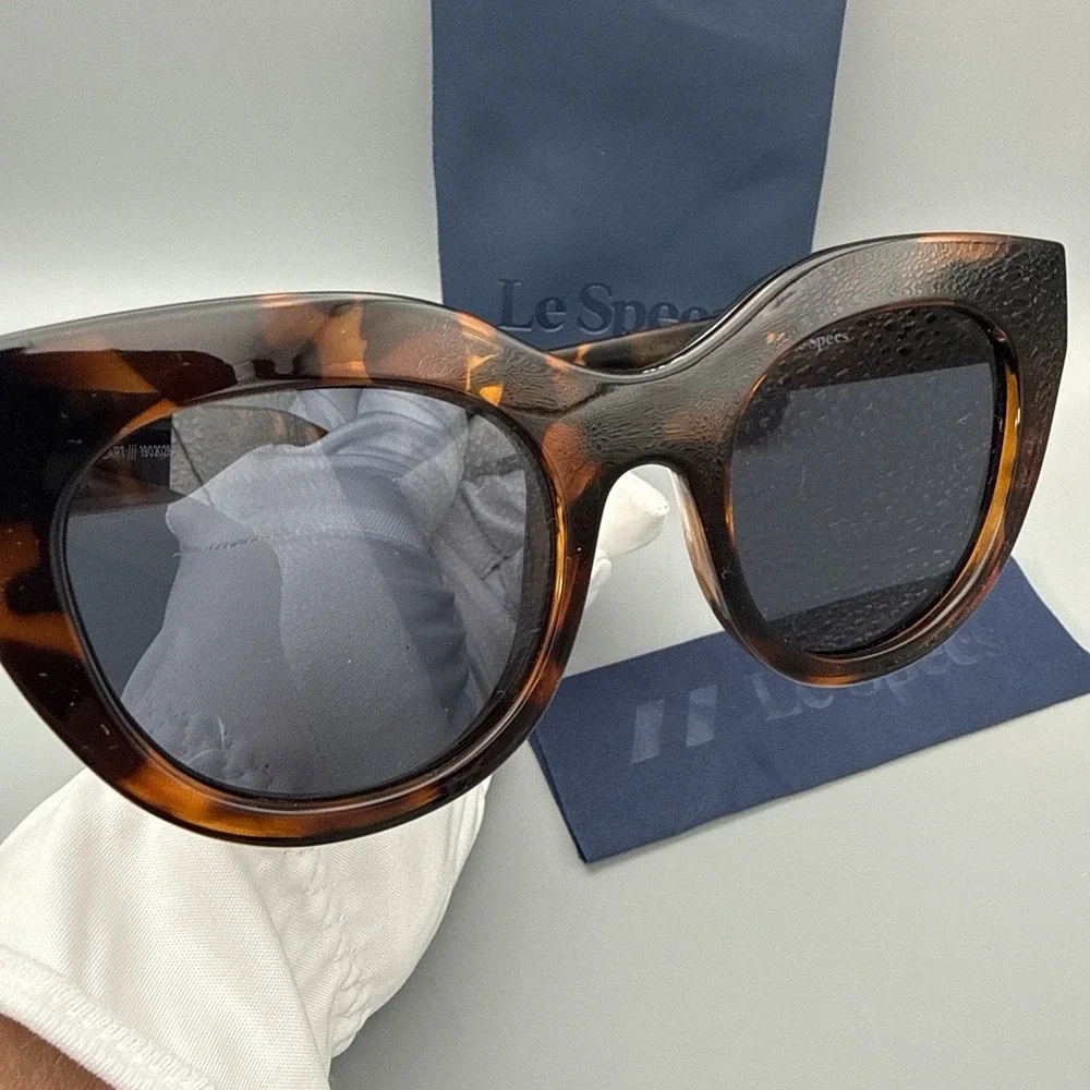 Le Specs le specs
